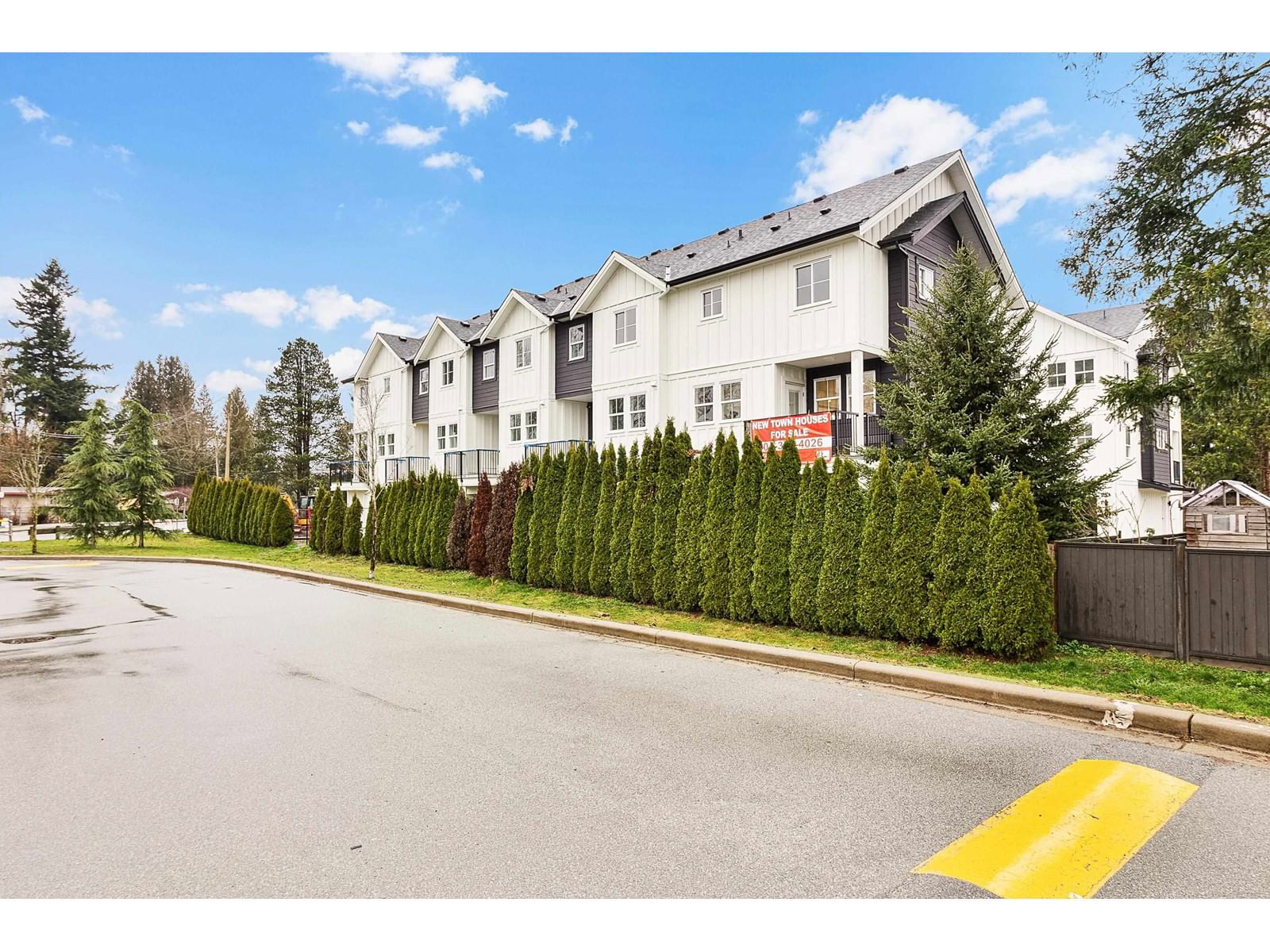 5 - 2360 CRESCENT Image 3