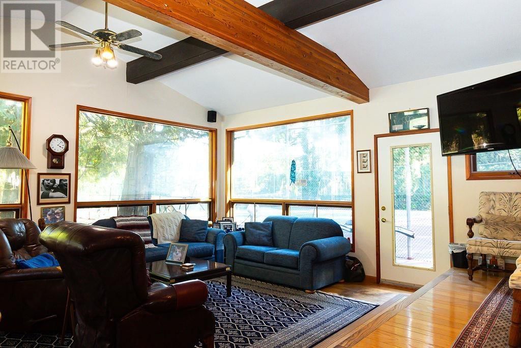 2712 SKEENA STREET Image 12