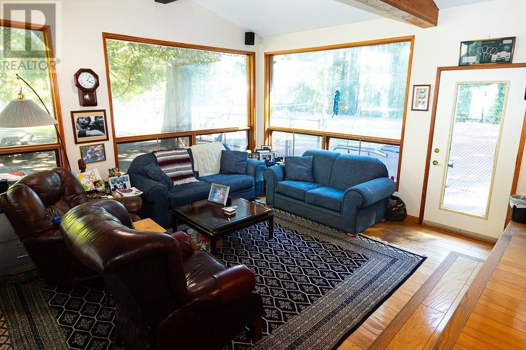 2712 SKEENA STREET Image 13