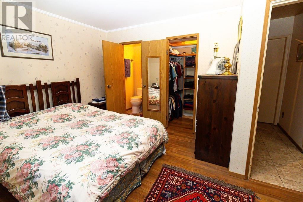 2712 SKEENA STREET Image 14