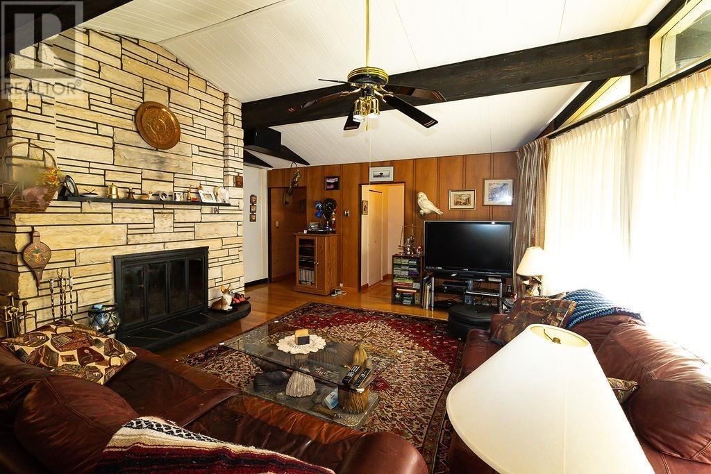 2712 SKEENA STREET Image 2