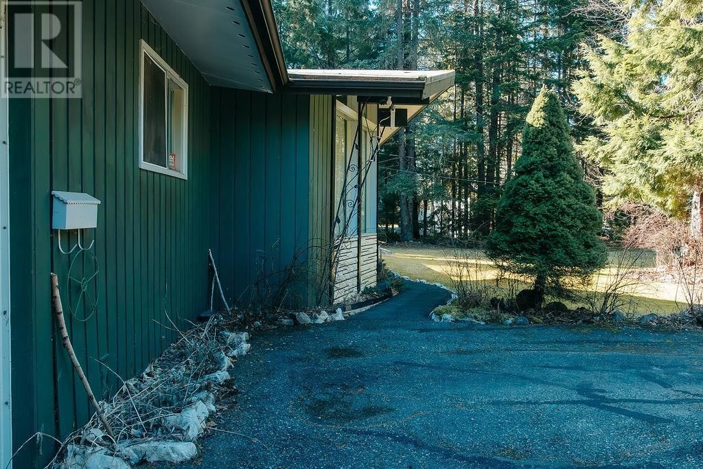 2712 SKEENA STREET Image 35