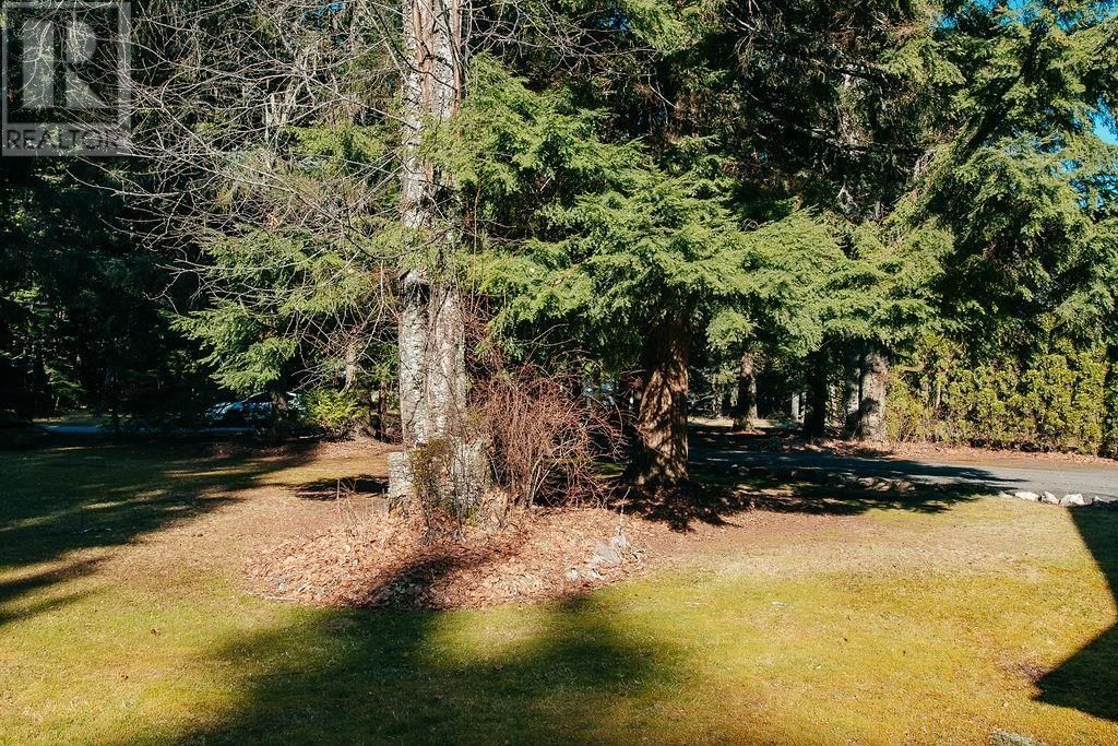2712 SKEENA STREET Image 38