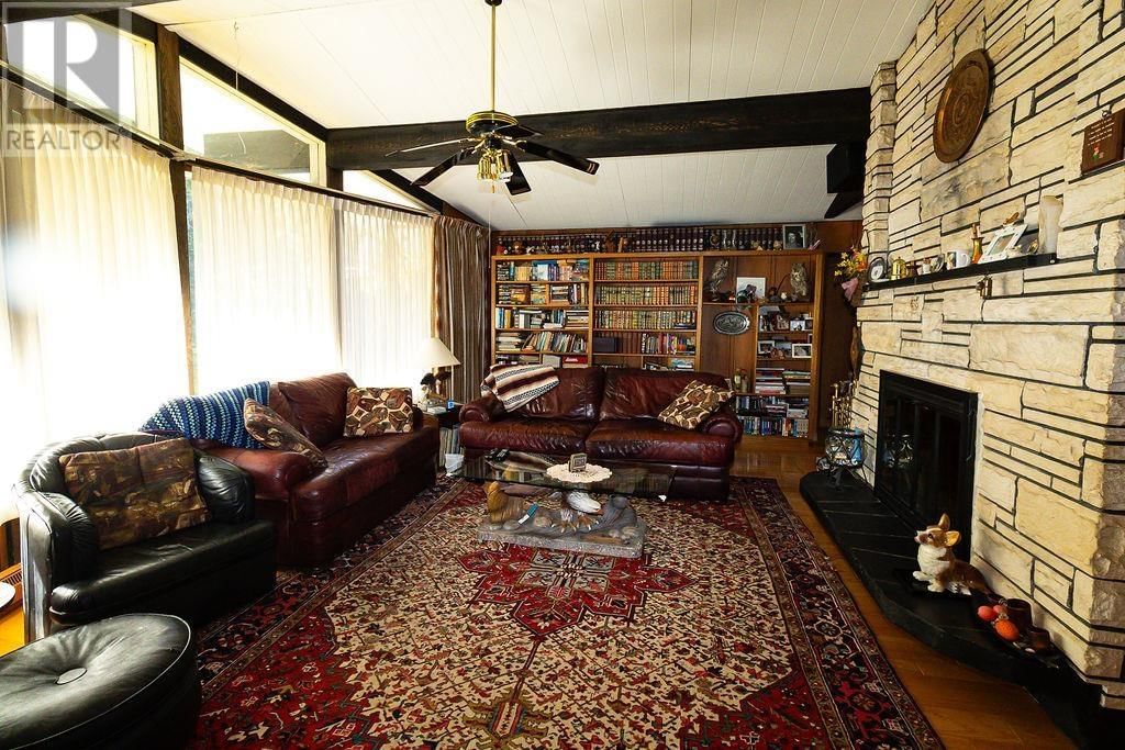 2712 SKEENA STREET Image 4