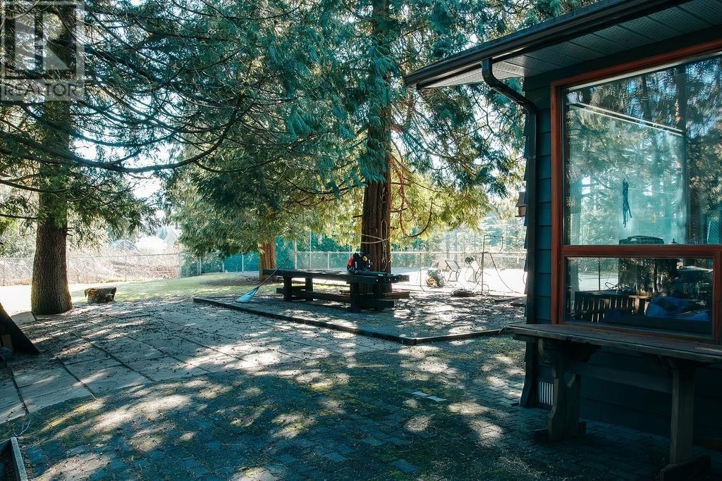 2712 SKEENA STREET Image 40