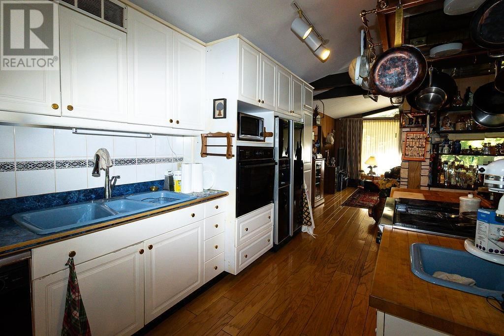 2712 SKEENA STREET Image 9
