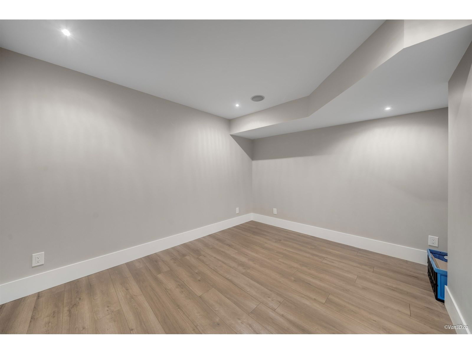 15828 SOMERSET Image 33
