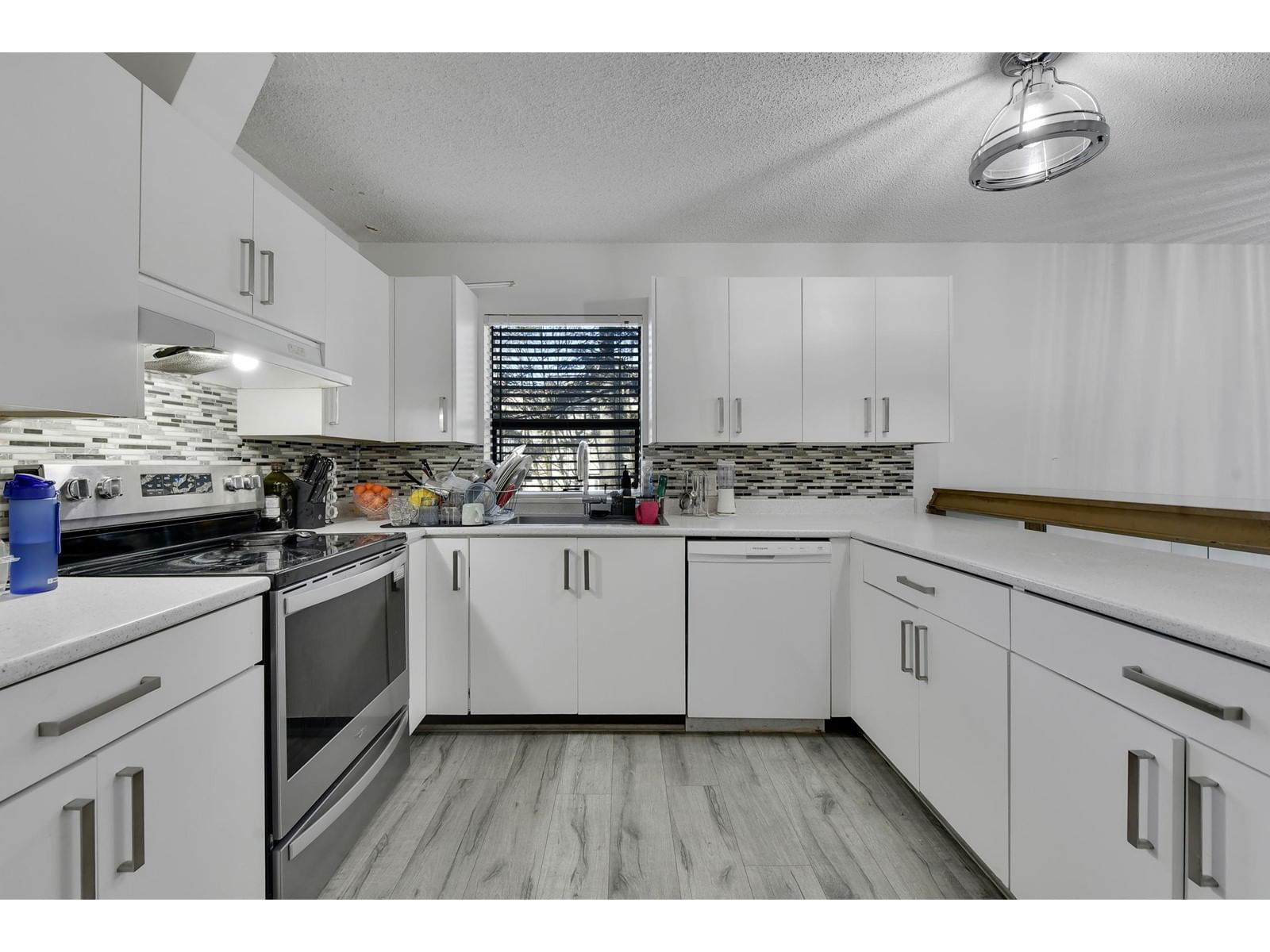 203 - 7064 133B Image 12