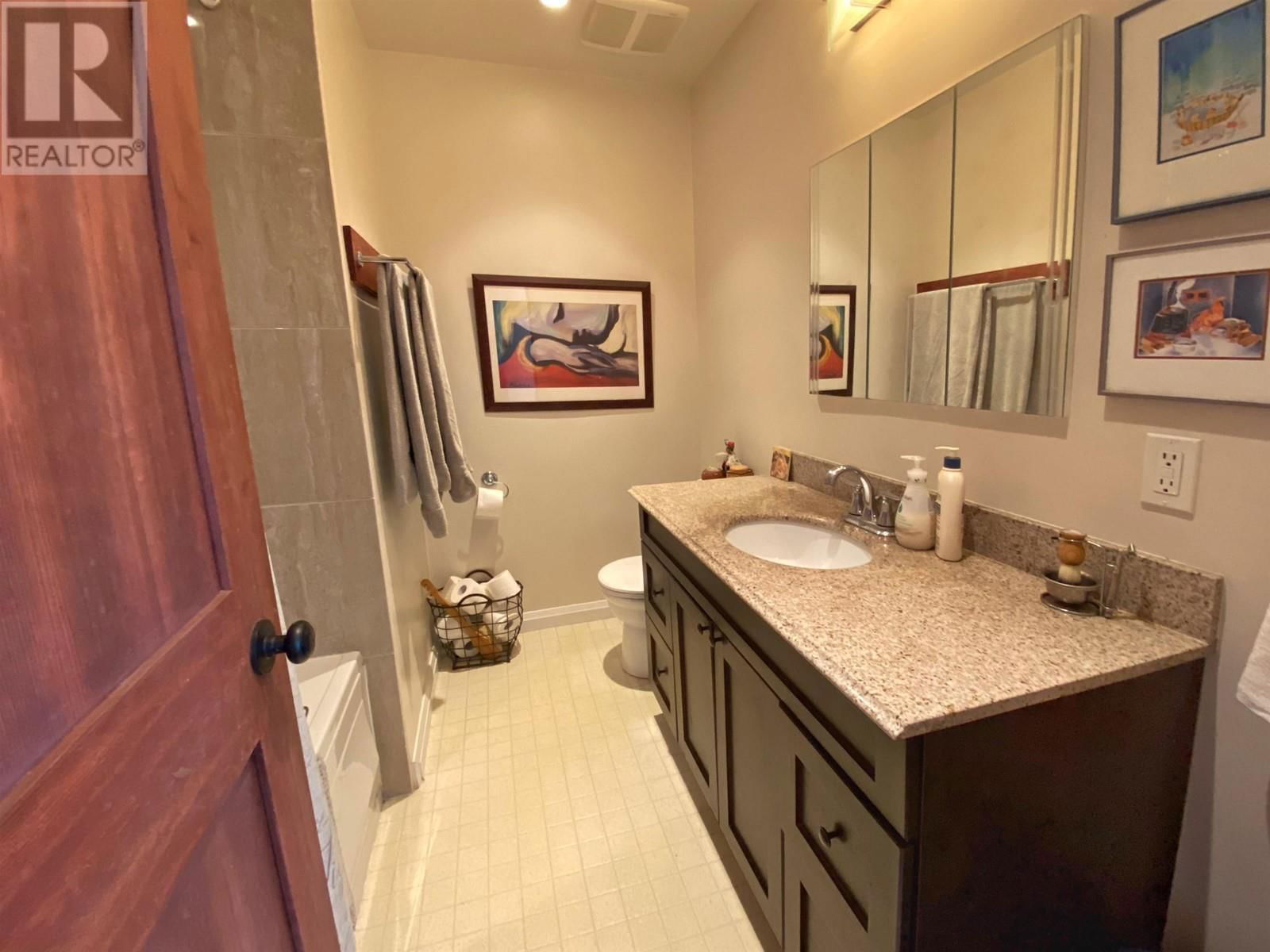 121 CADE PLACE Image 25