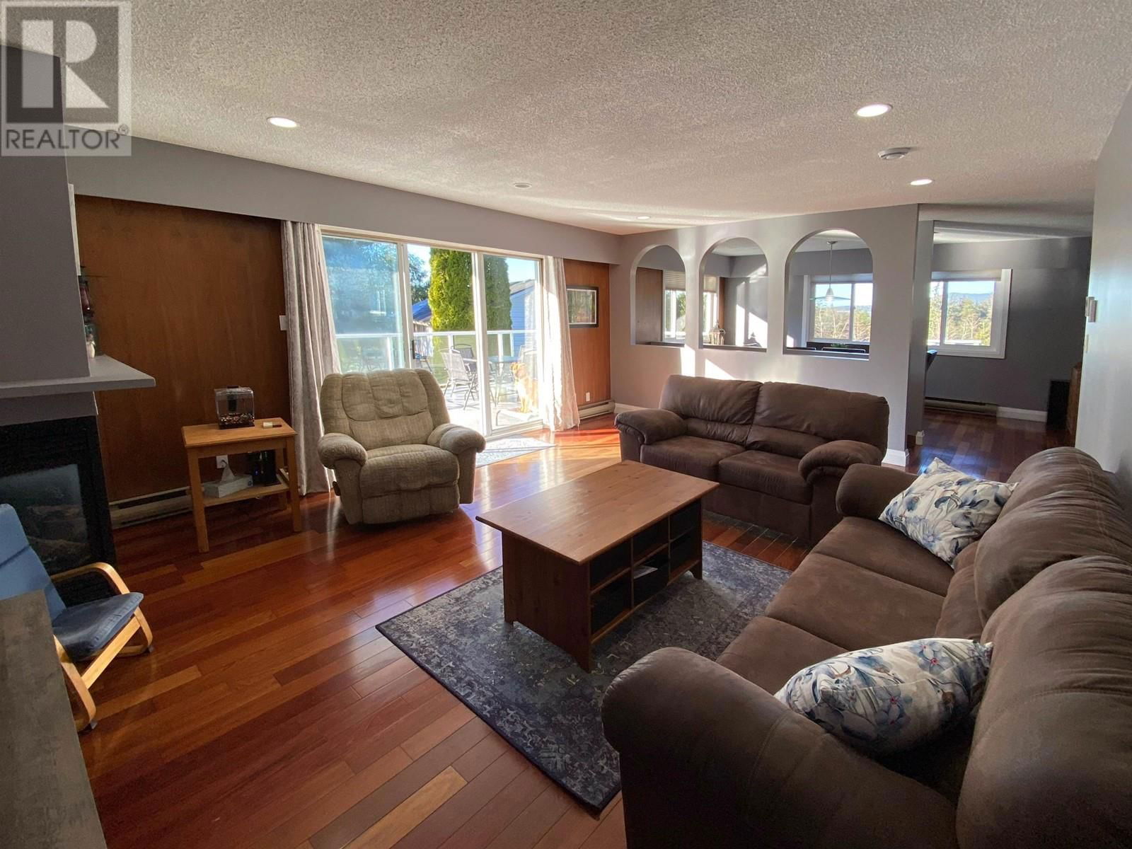 121 CADE PLACE Image 7