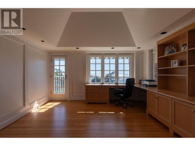5240 MARINE Drive | West Vancouver British Columbia | Slide Image Fourteen