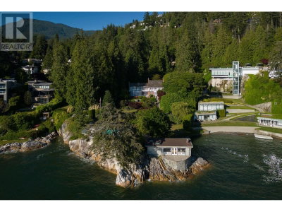 5240 MARINE Drive | West Vancouver British Columbia | Slide Image Thirty-five