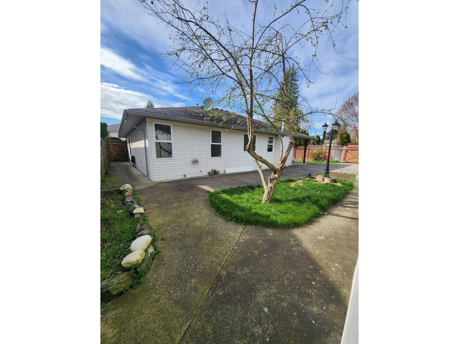 6390 SELKIRK STREET Image 15