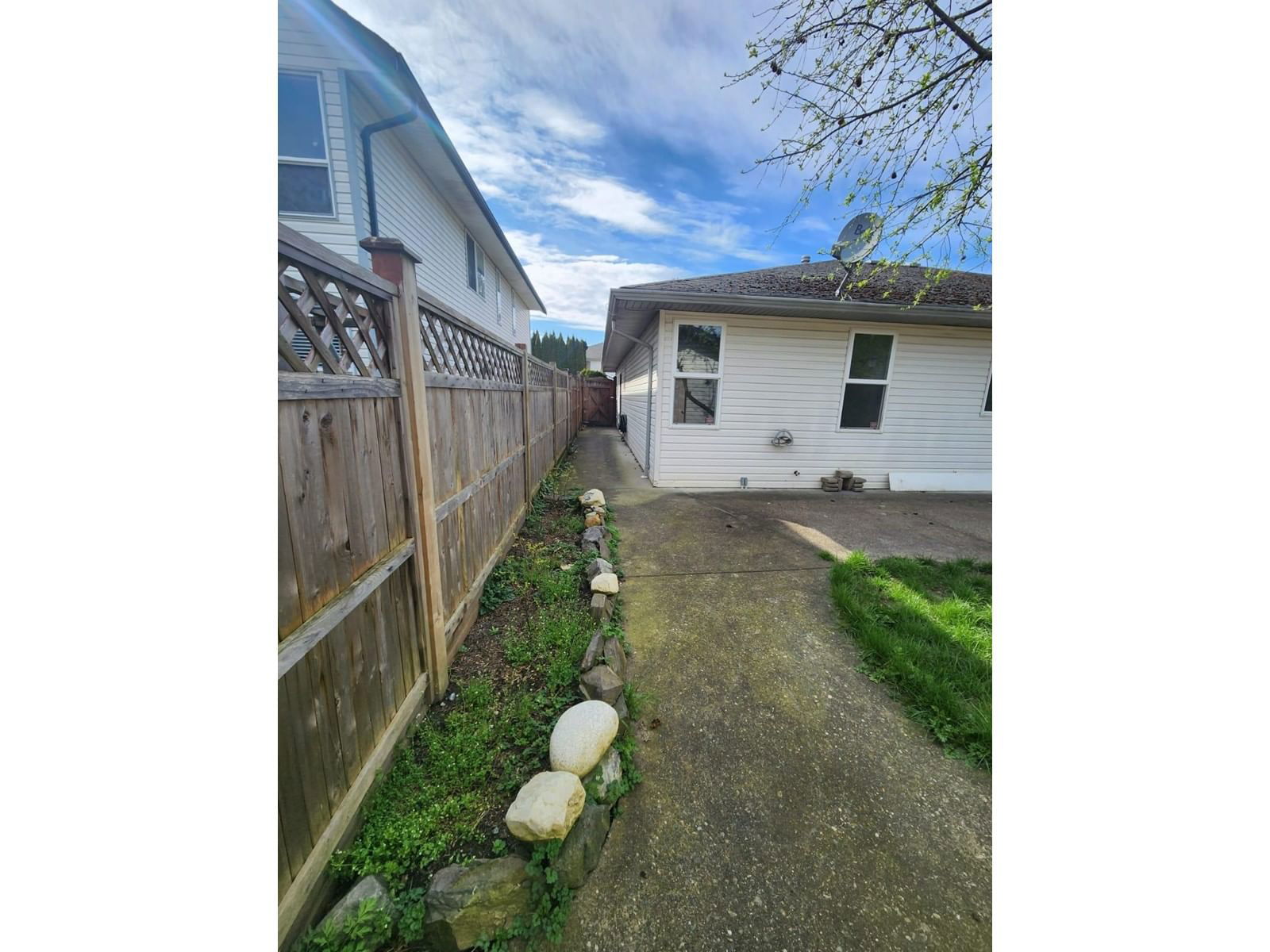 6390 SELKIRK STREET Image 16