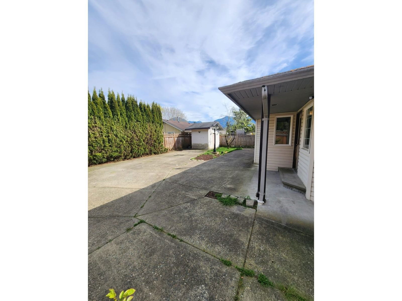 6390 SELKIRK STREET Image 17