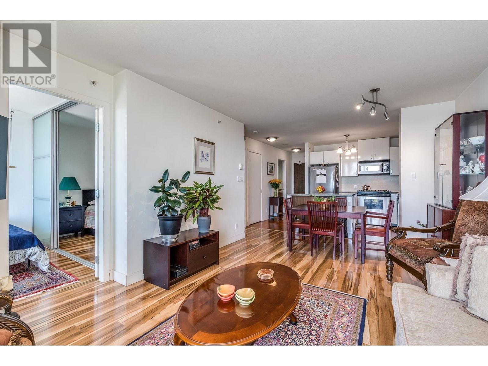 810 - 175 1ST STREET Image 11