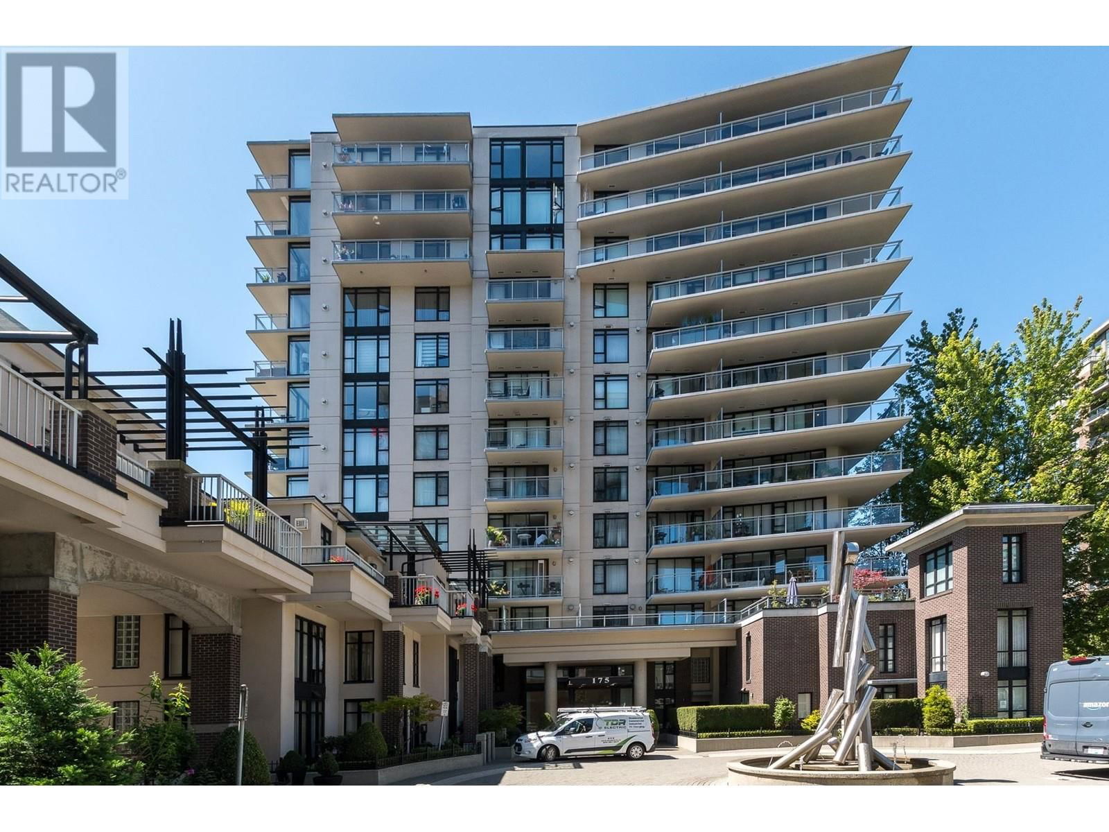 810 - 175 1ST STREET Image 3
