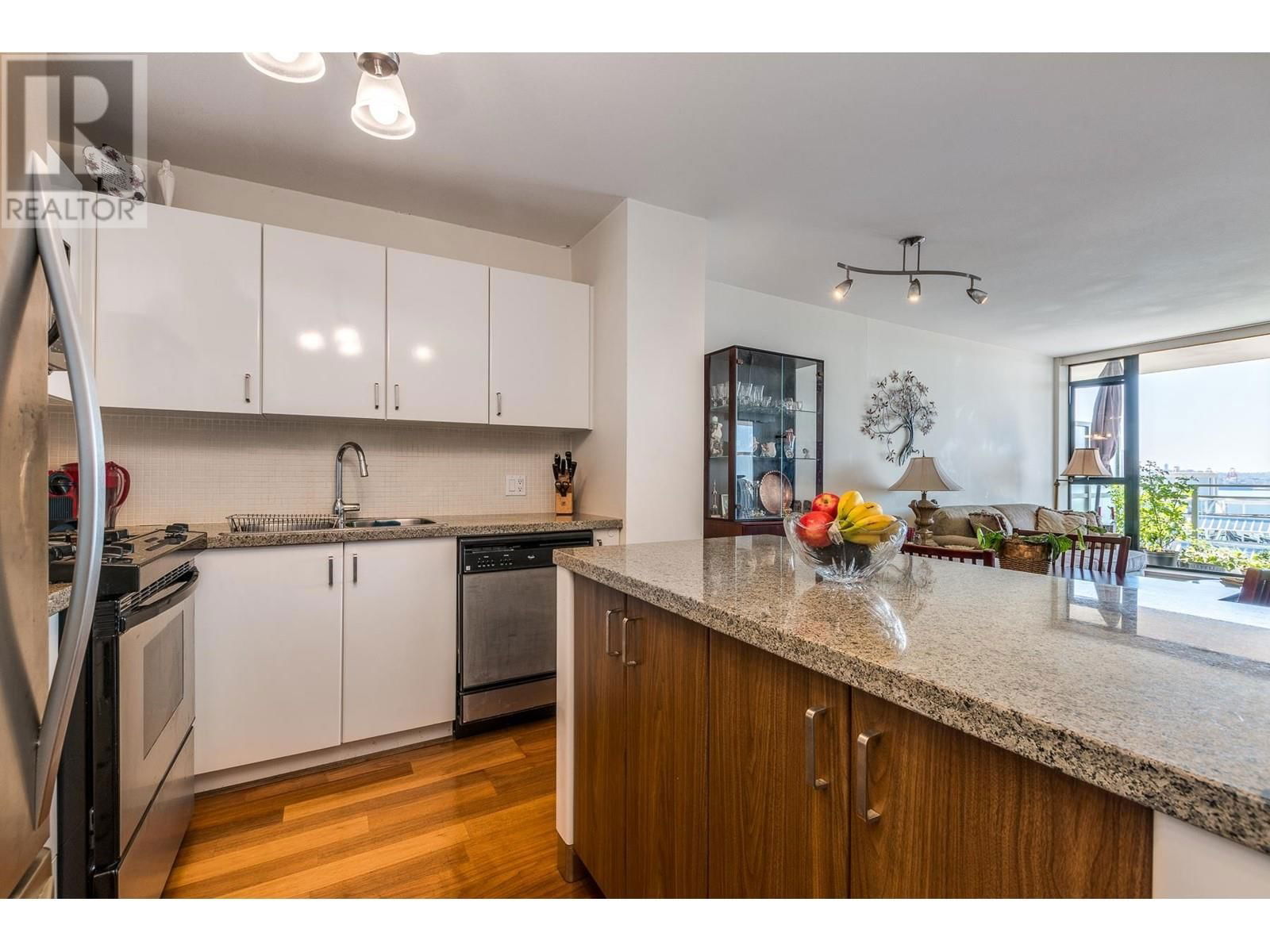 810 - 175 1ST STREET Image 5