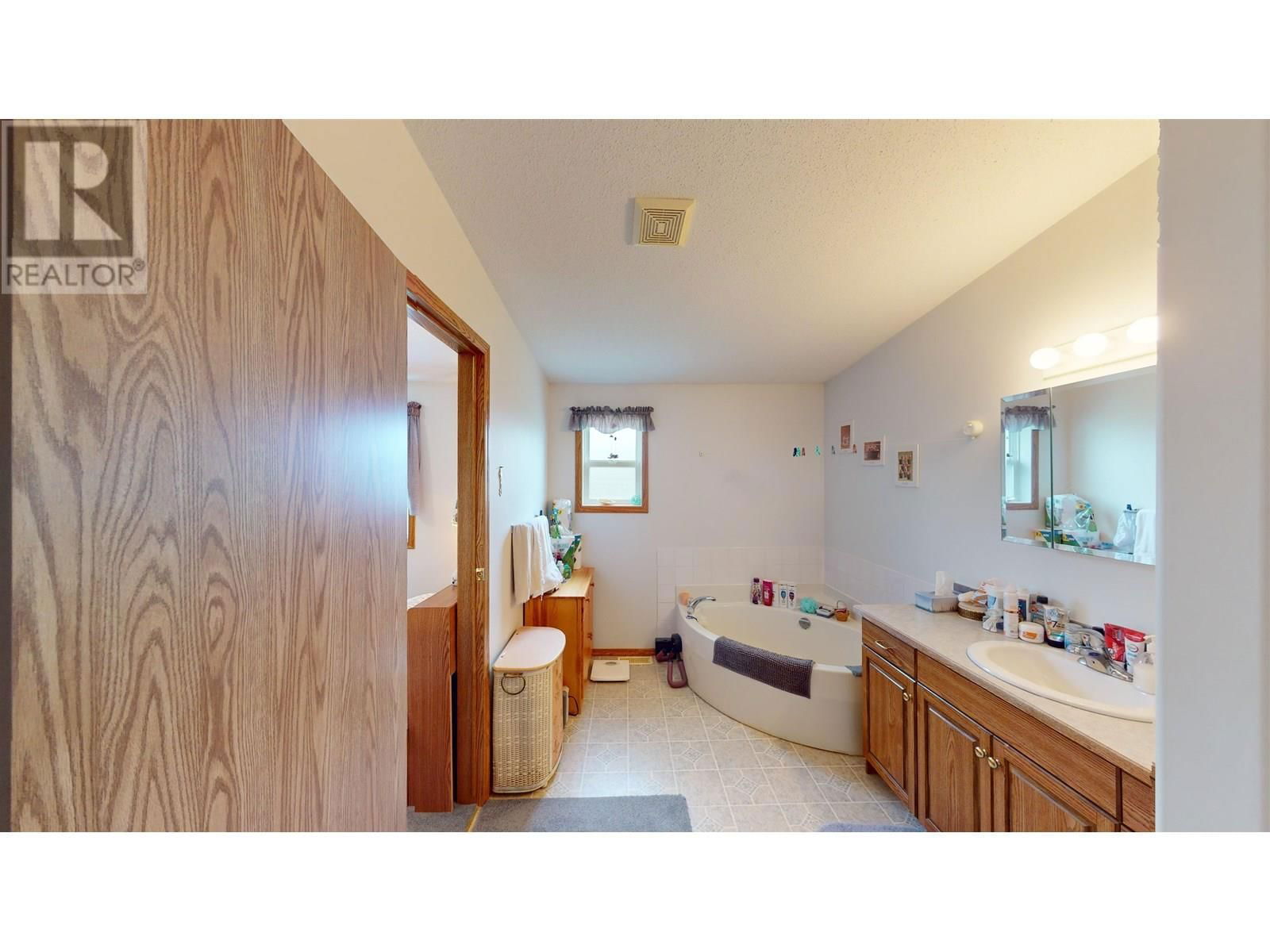 2299 ASH AVENUE Image 17