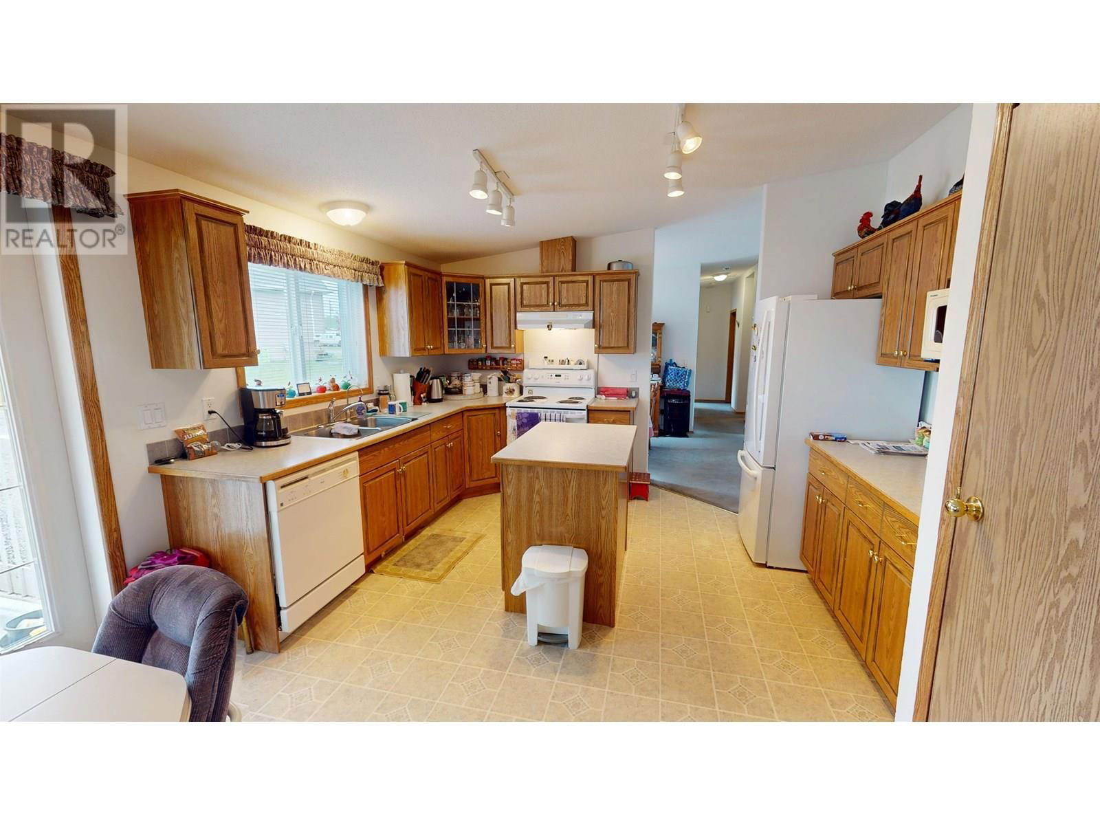 2299 ASH AVENUE Image 9