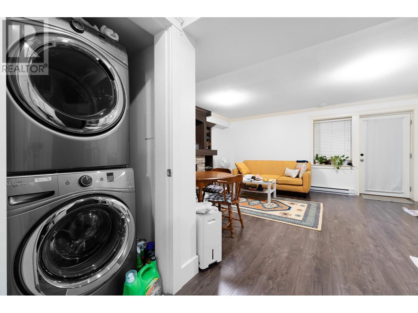 3359 BALLARD AVENUE Image 38