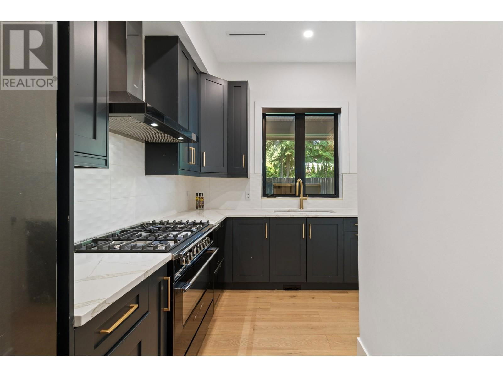 565 MATHERS AVENUE Image 11