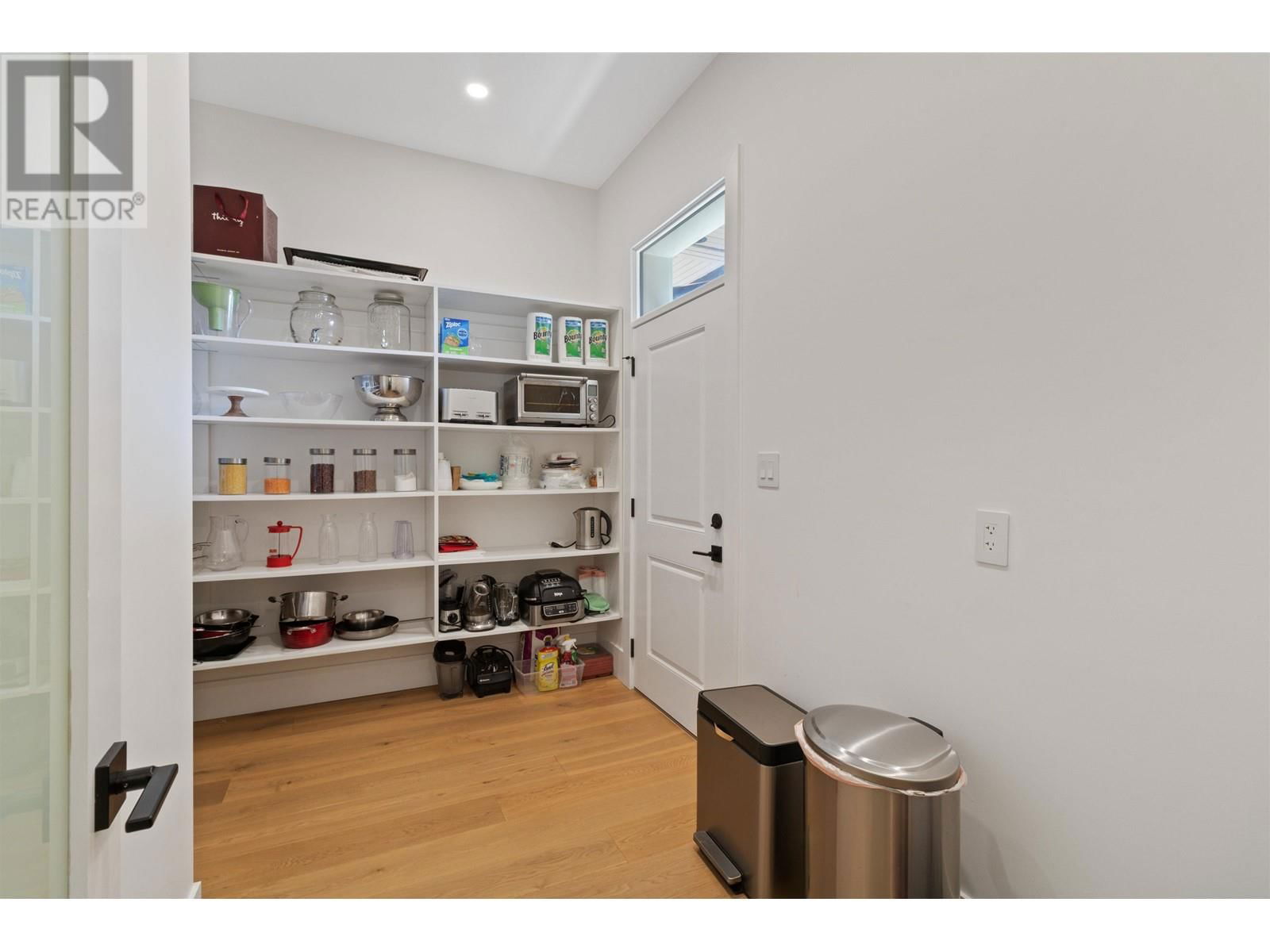 565 MATHERS AVENUE Image 12