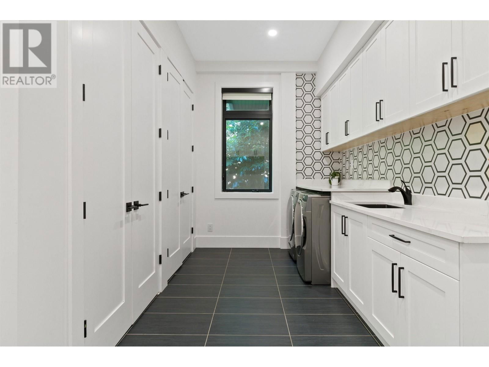 565 MATHERS AVENUE Image 17