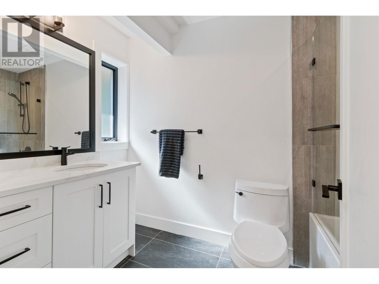 565 MATHERS AVENUE Image 31