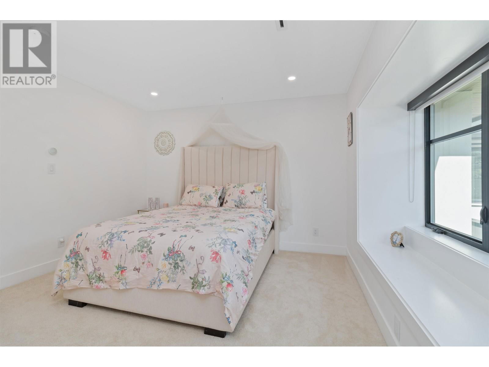 565 MATHERS AVENUE Image 32