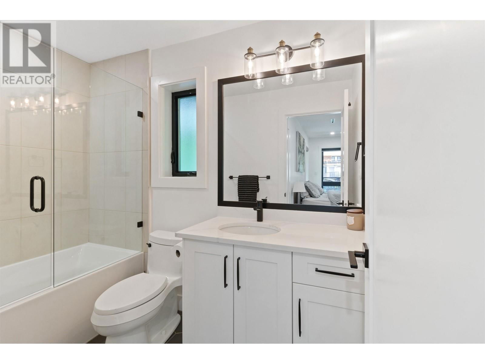 565 MATHERS AVENUE Image 34
