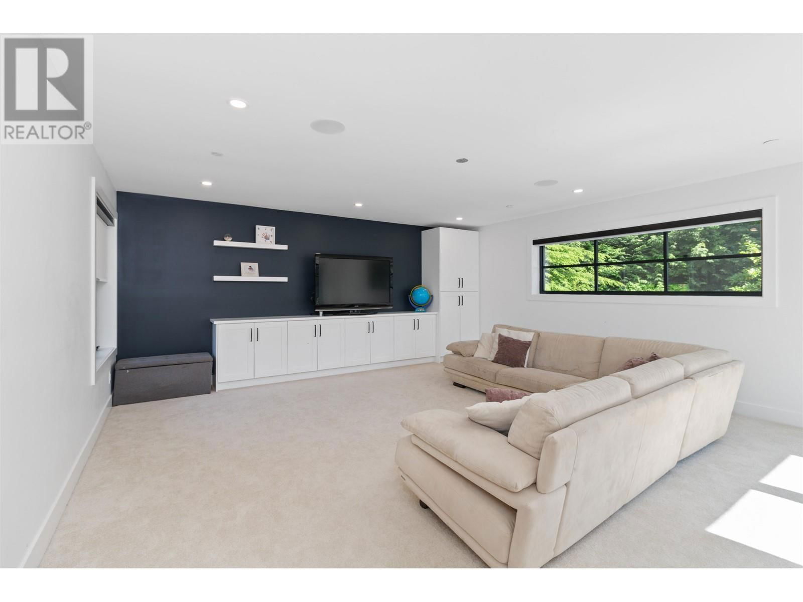 565 MATHERS AVENUE Image 35