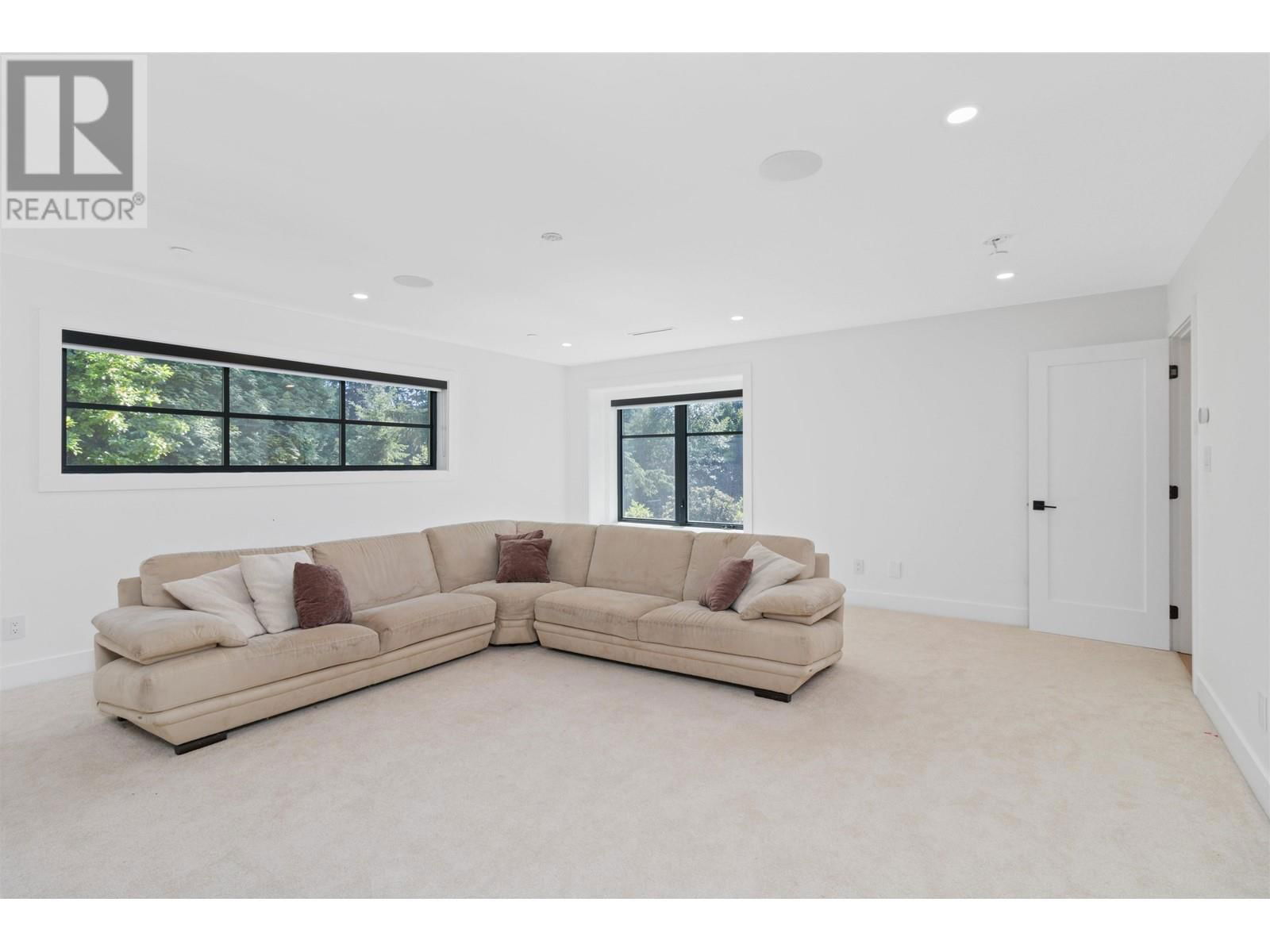 565 MATHERS AVENUE Image 36