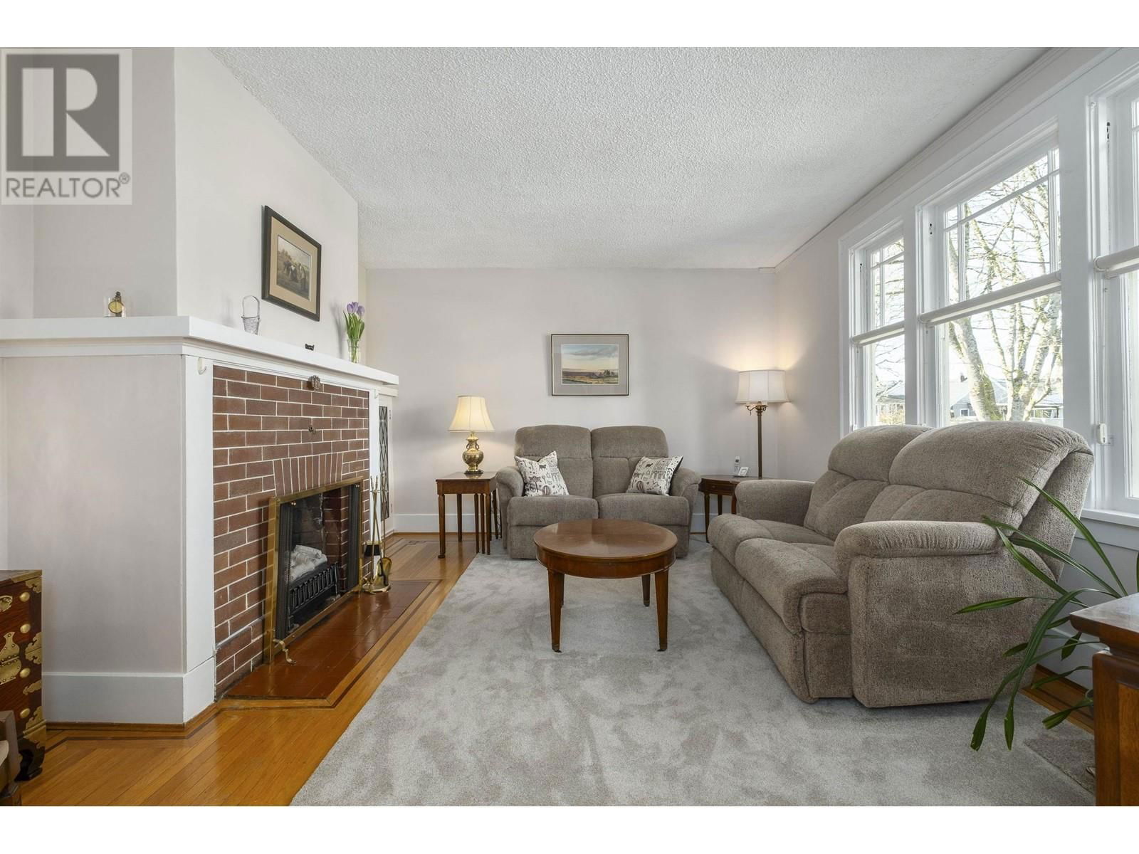 3584 22ND AVENUE Image 4