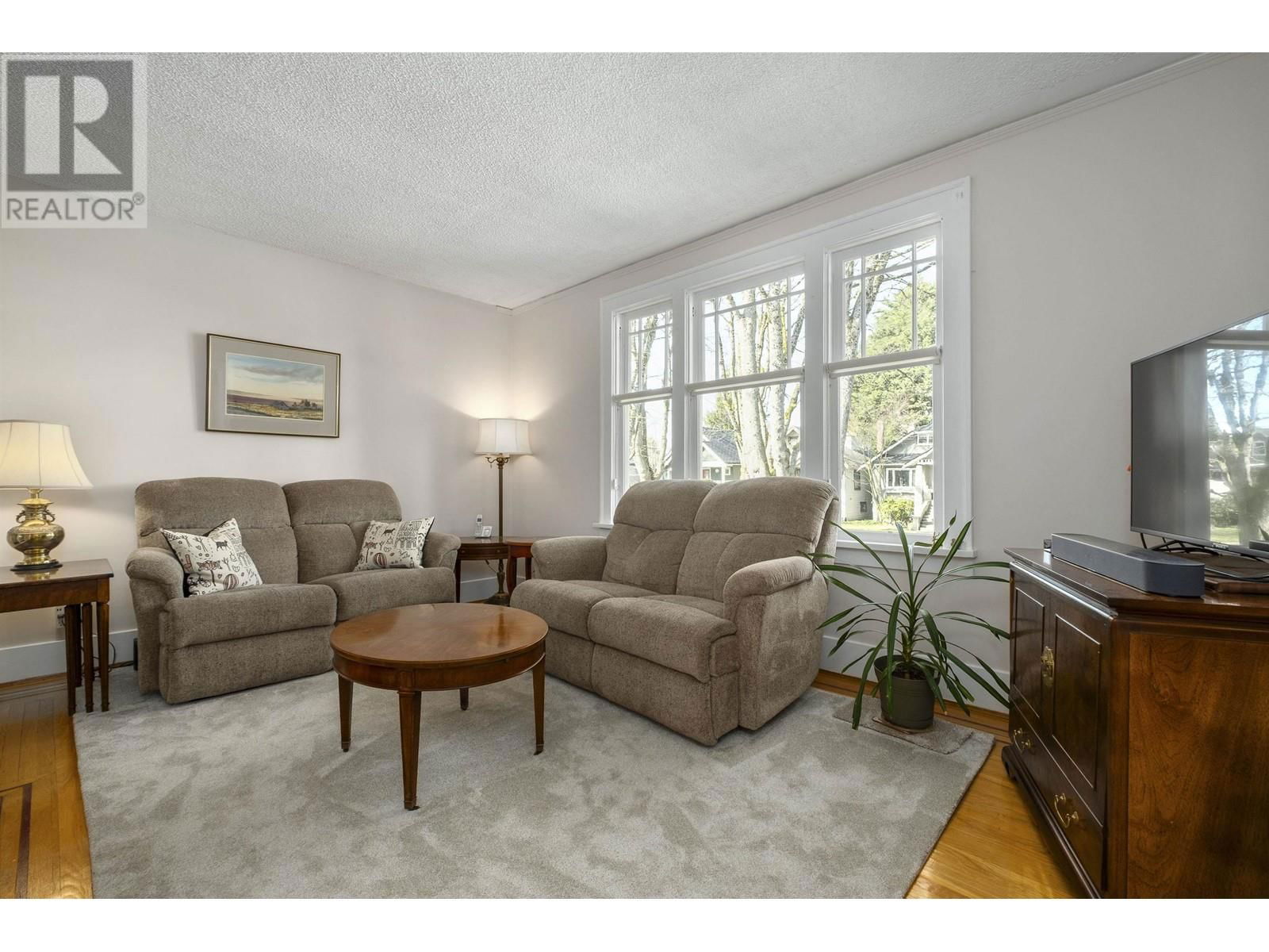 3584 22ND AVENUE Image 5