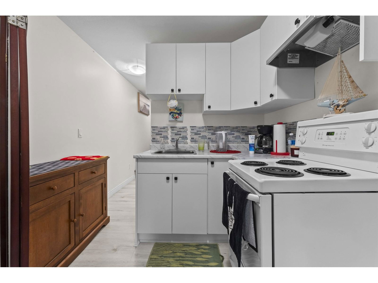 15544 RUSSELL Image 10