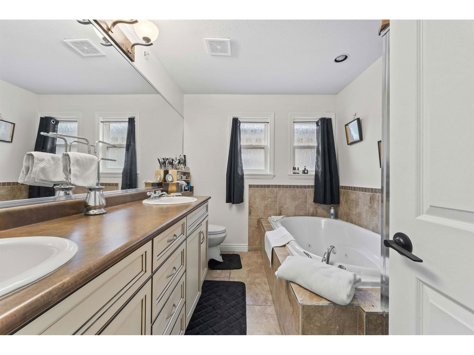 15544 RUSSELL Image 30