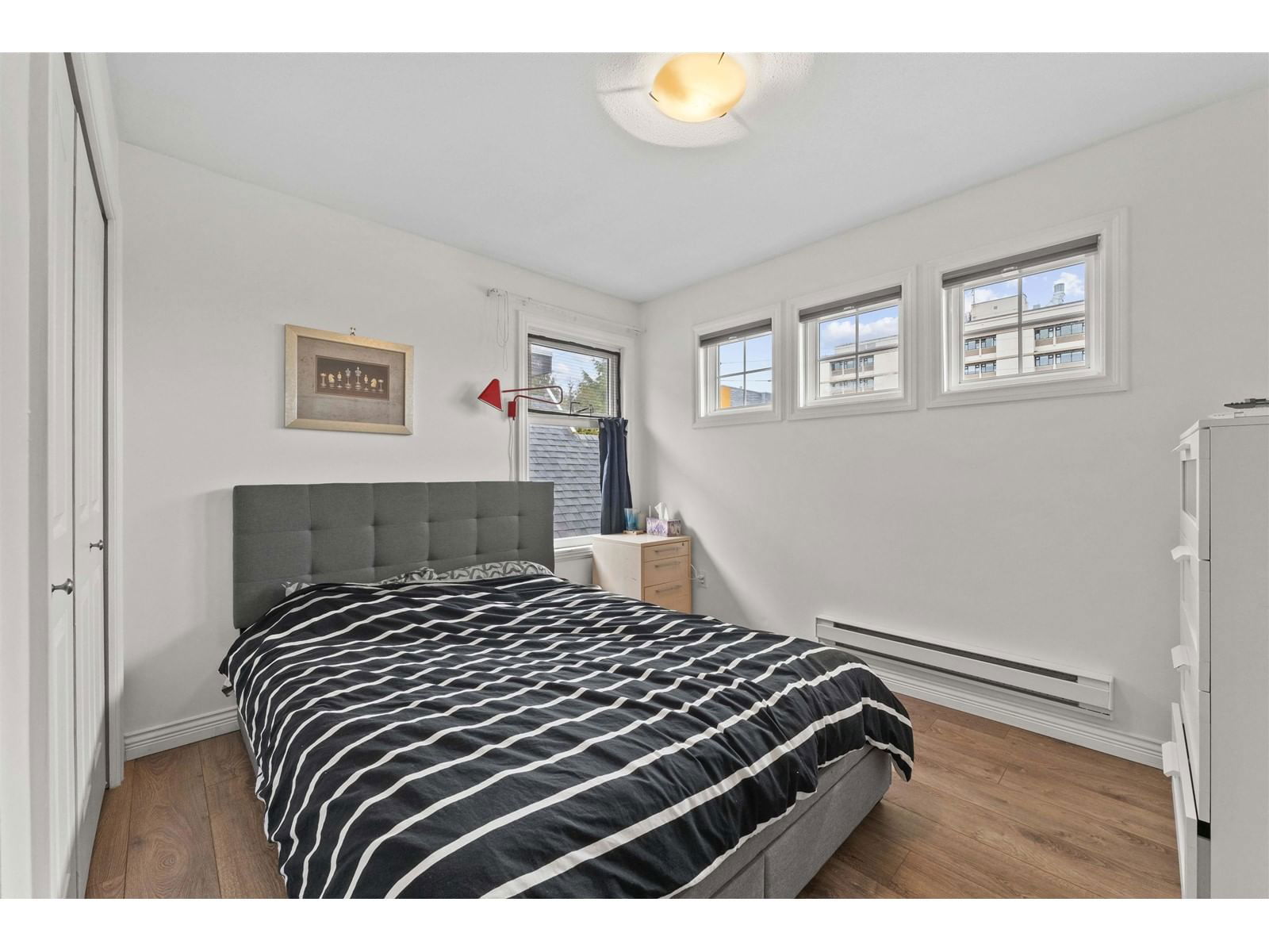 15544 RUSSELL Image 33