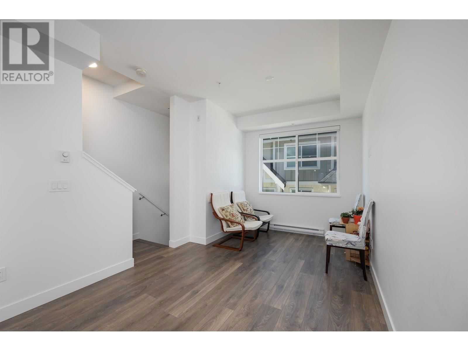 119 - 707 ROBINSON STREET Image 3