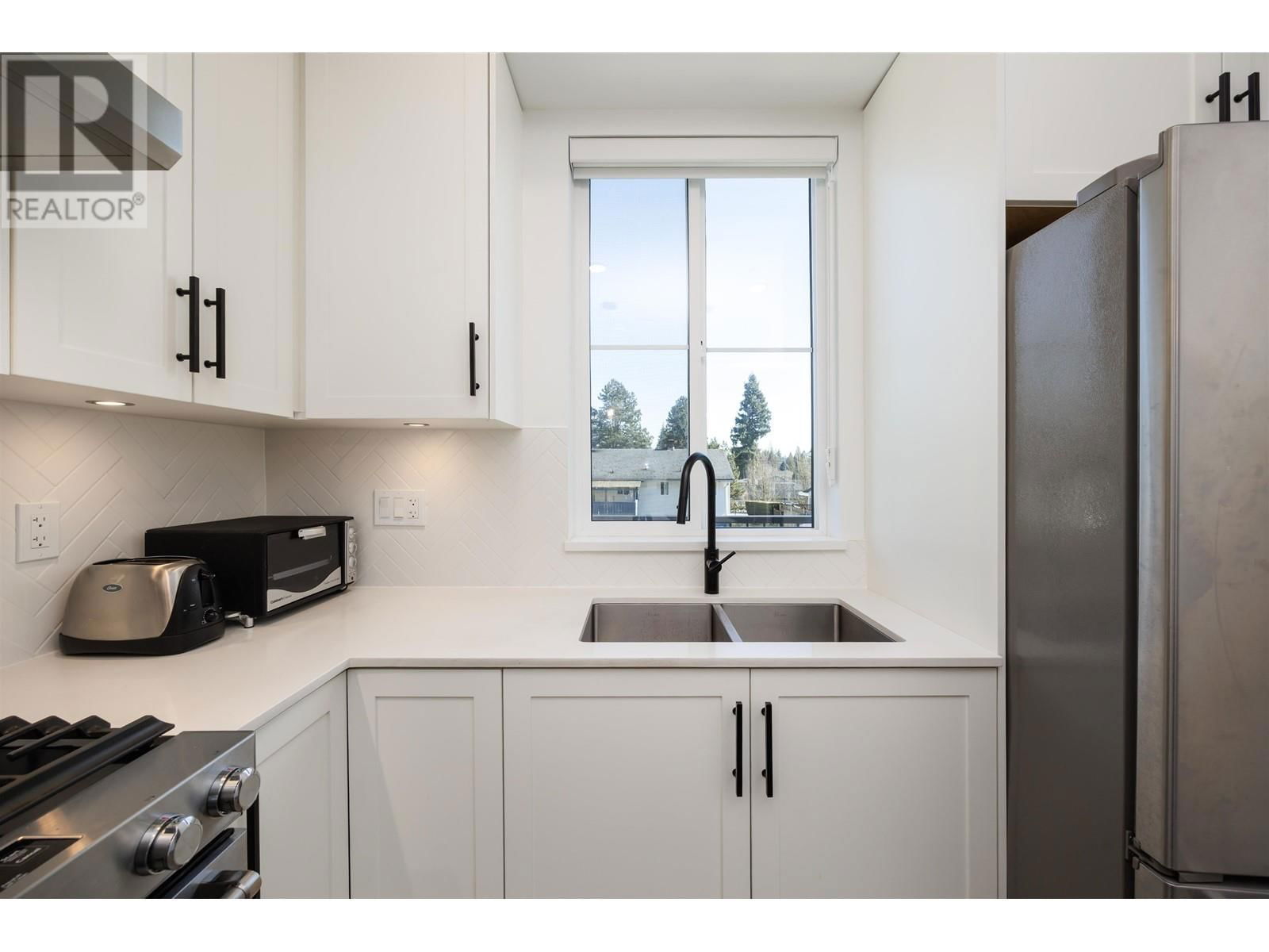 119 - 707 ROBINSON STREET Image 9