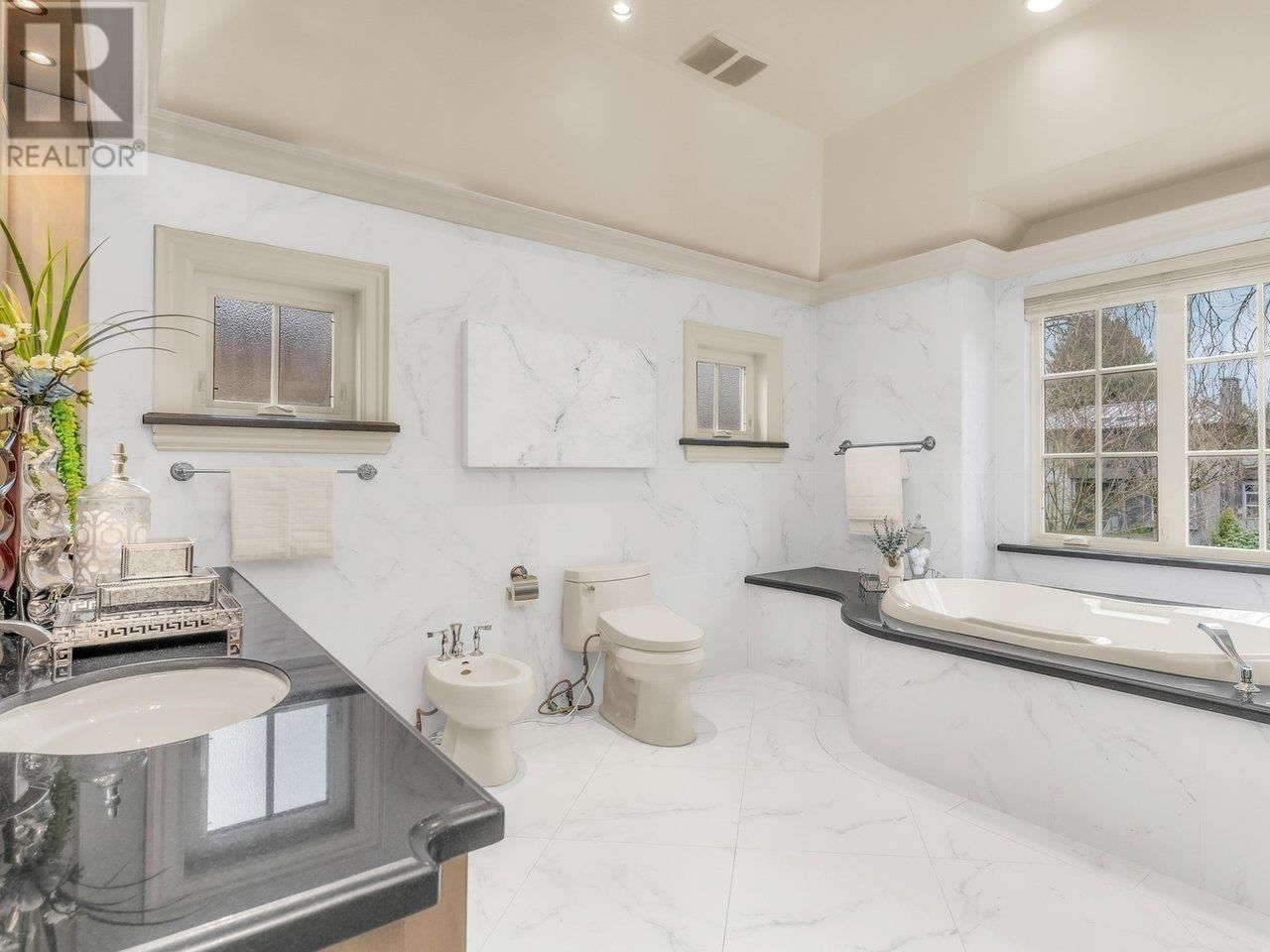 6037 CHURCHILL STREET Image 21