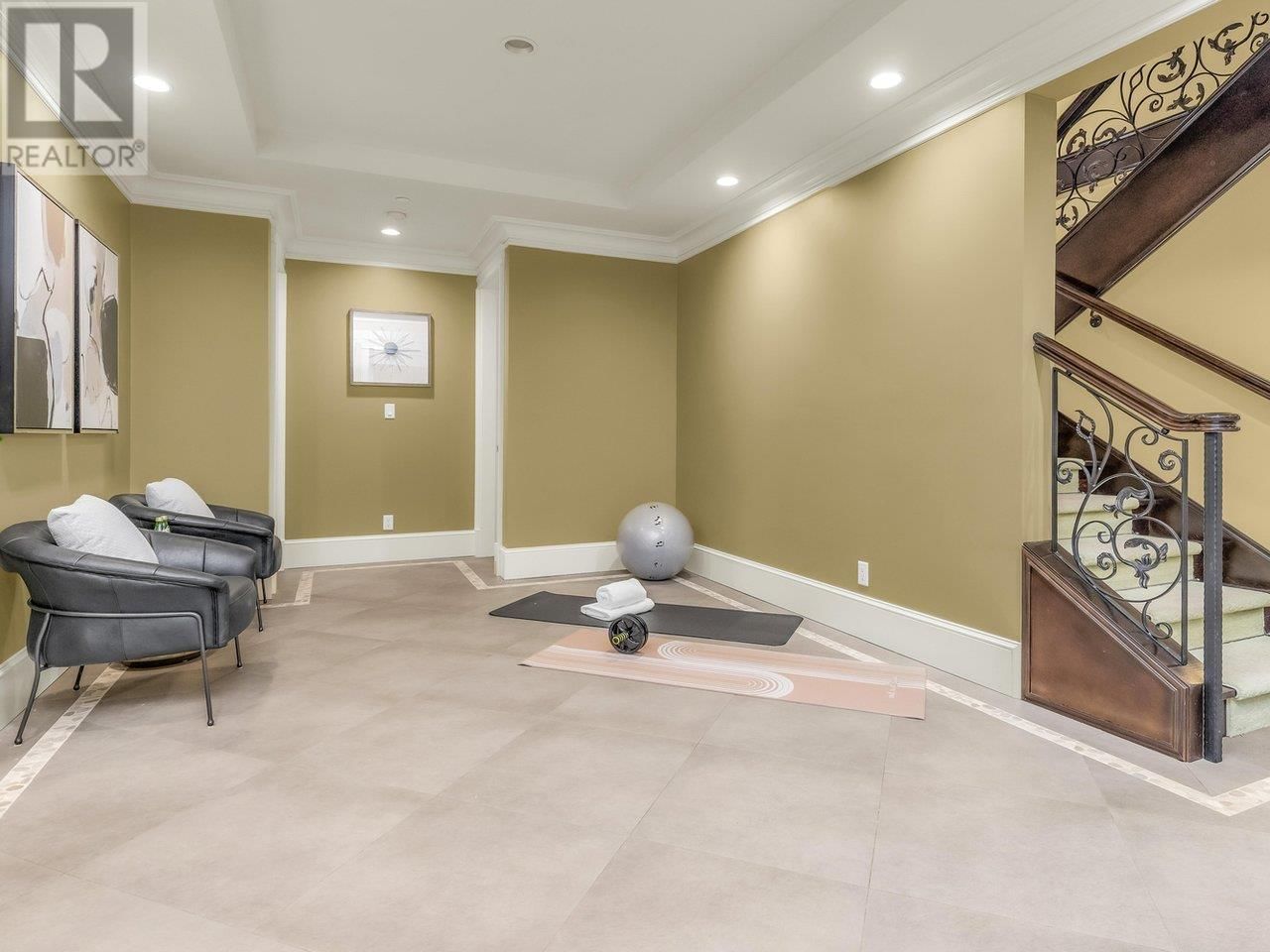 6037 CHURCHILL STREET Image 30