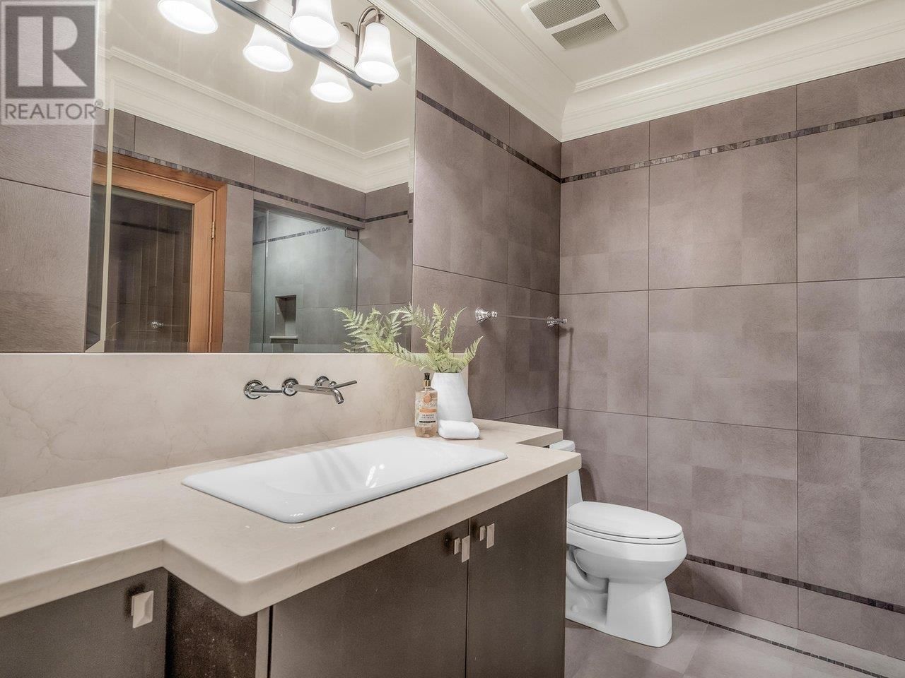 6037 CHURCHILL STREET Image 31