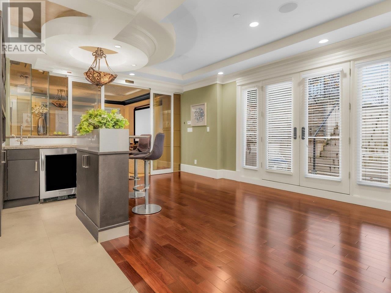 6037 CHURCHILL STREET Image 34