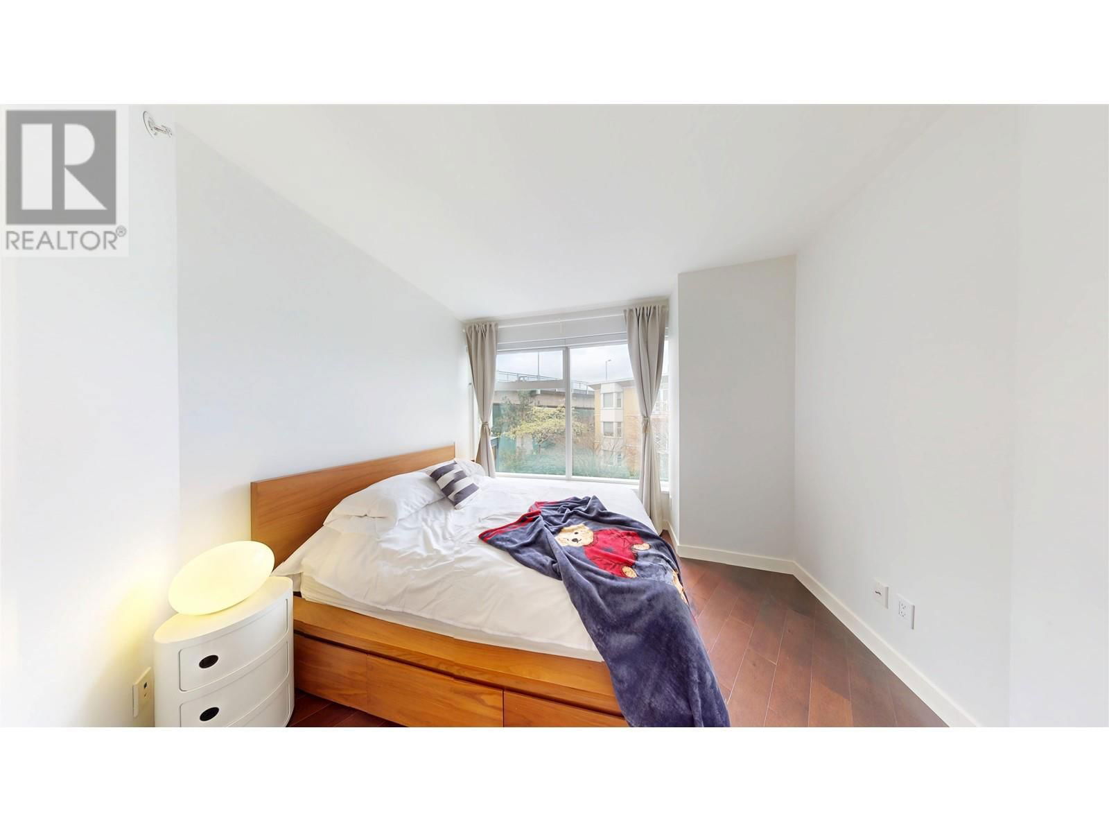 205 - 1565 6TH AVENUE Image 17