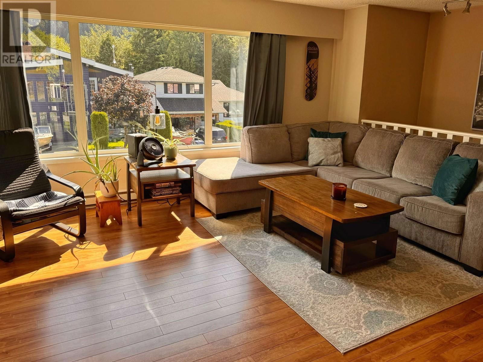 315 ALBERTA PLACE Image 11