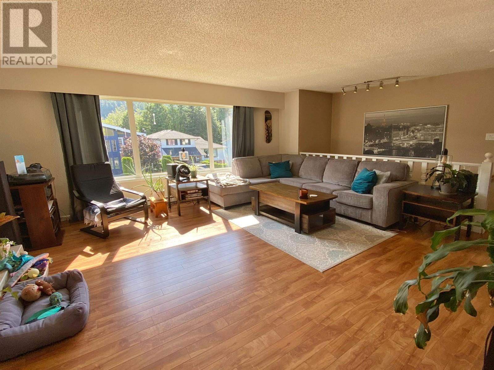 315 ALBERTA PLACE Image 13