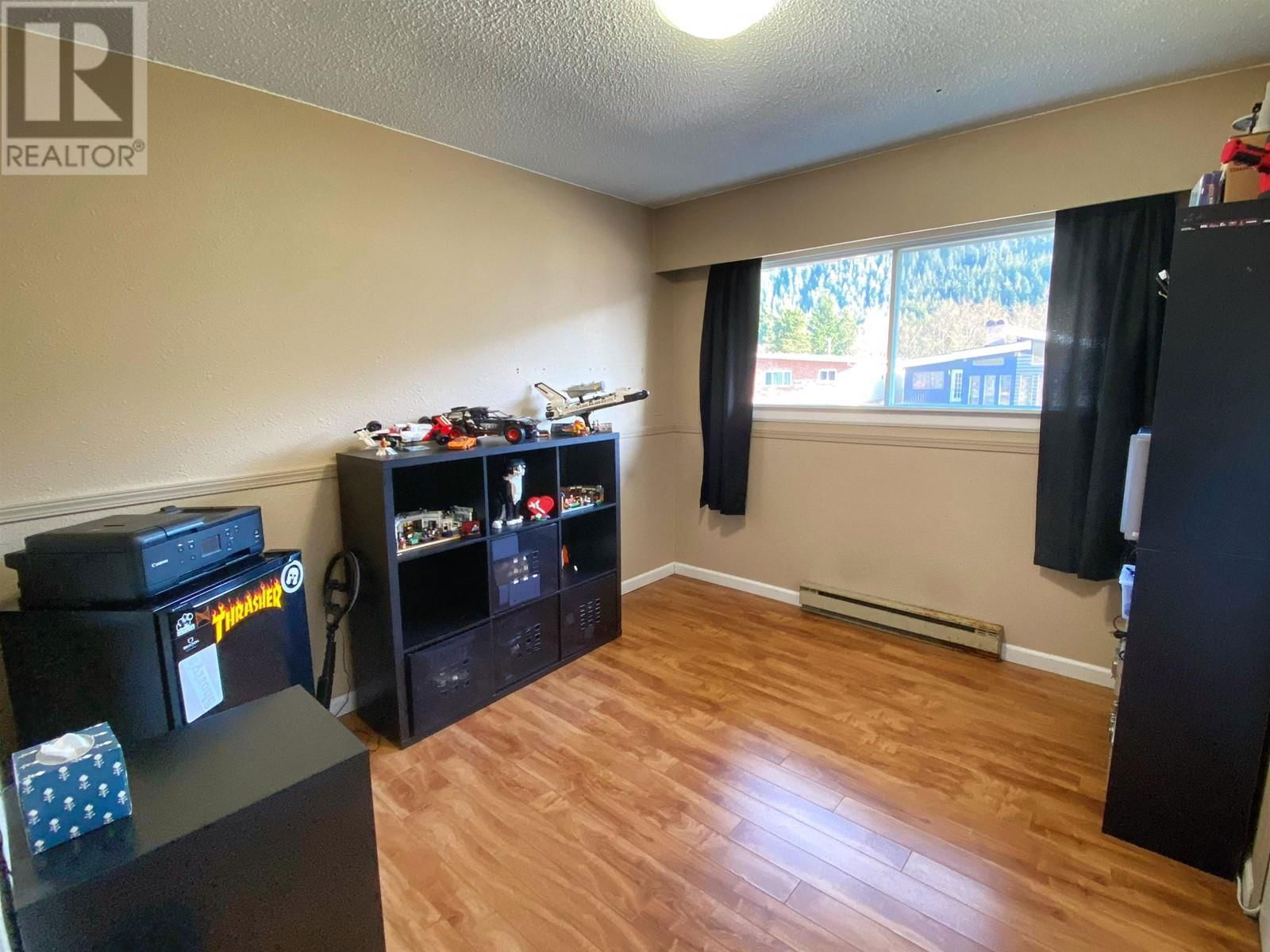315 ALBERTA PLACE Image 18
