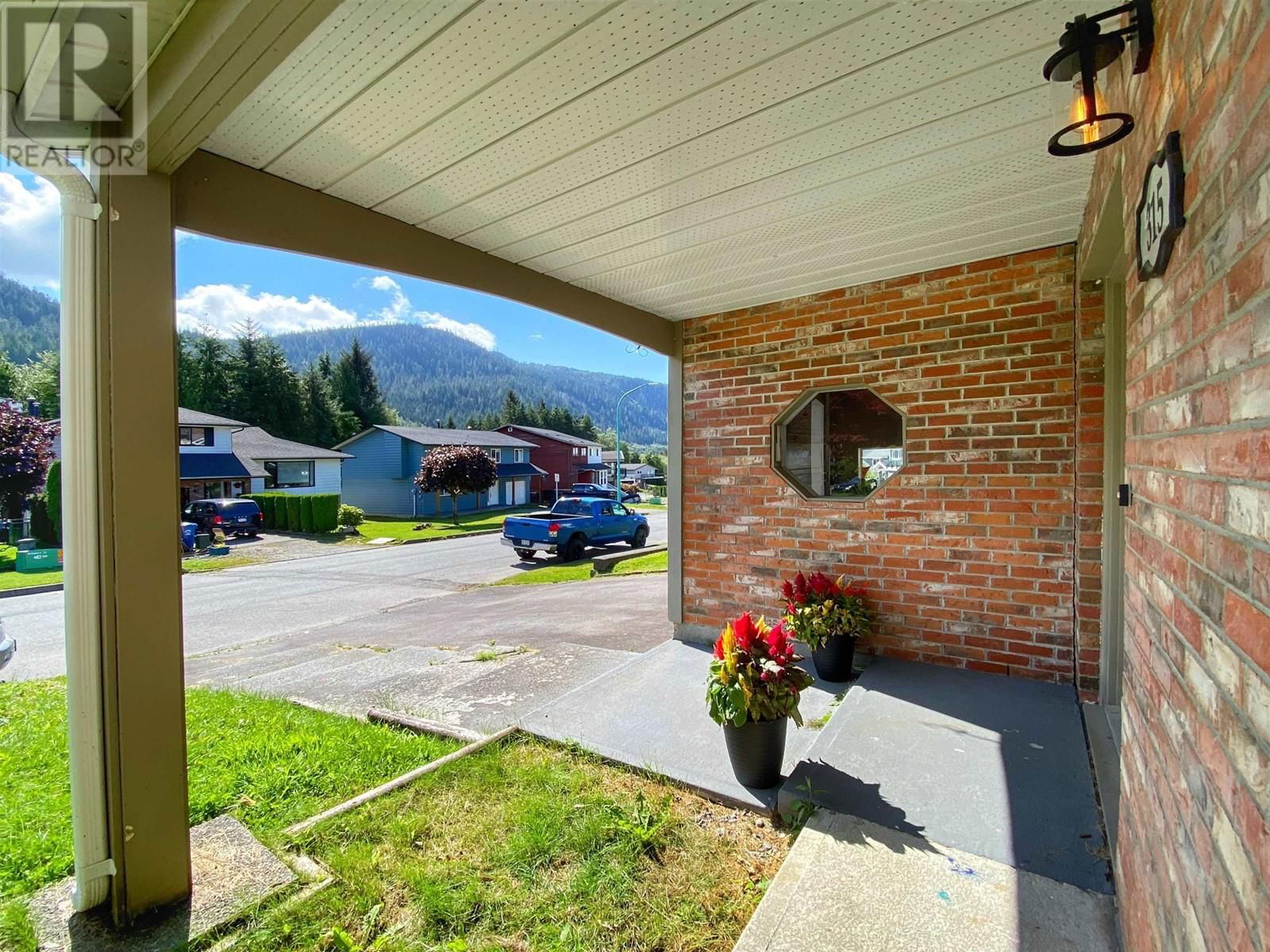 315 ALBERTA PLACE Image 2