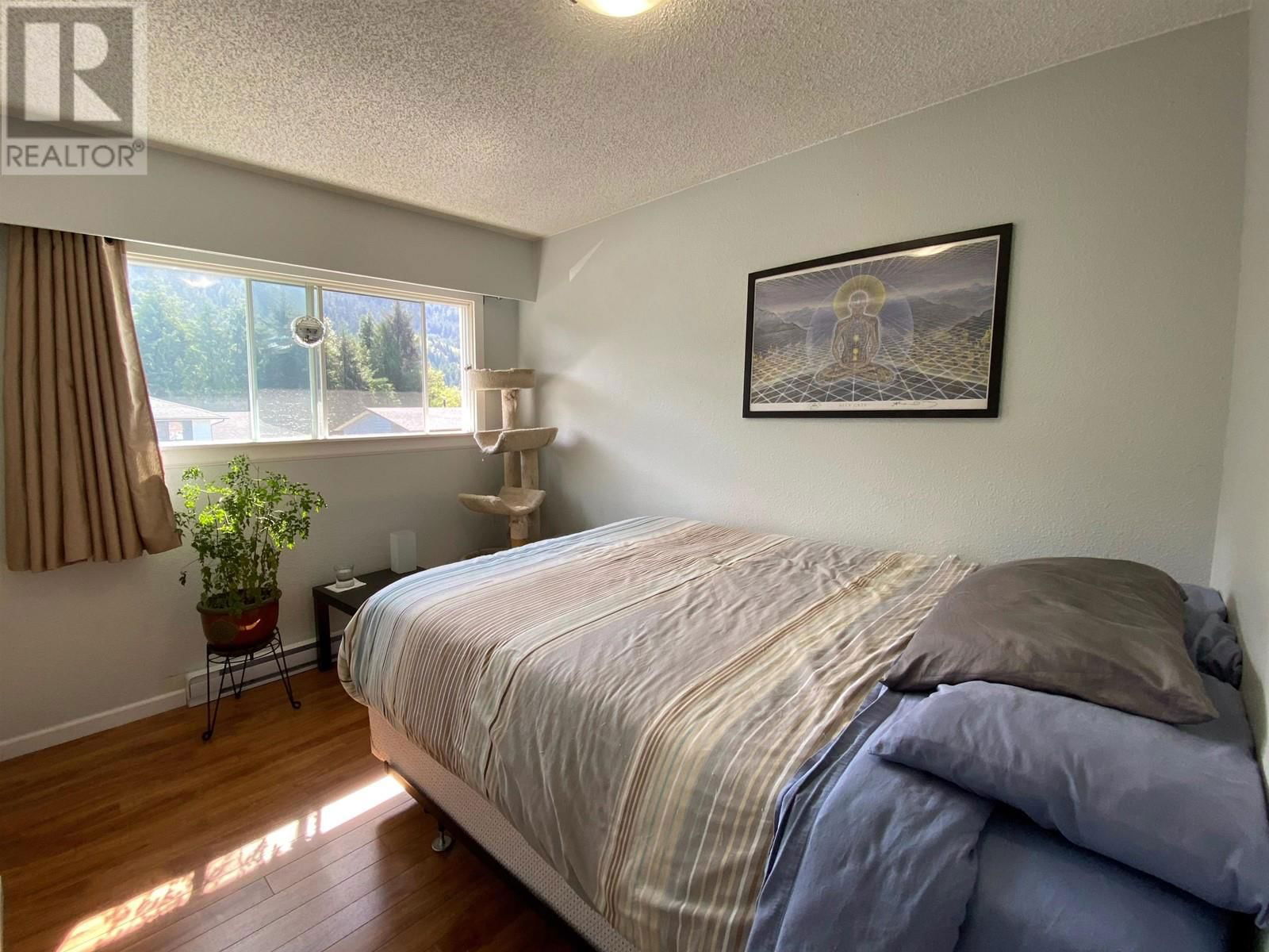 315 ALBERTA PLACE Image 20